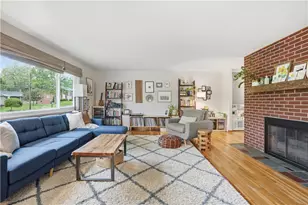 102 Cottonwood Ct, Moon/Crescent Twp, PA 15108 - Photo 4