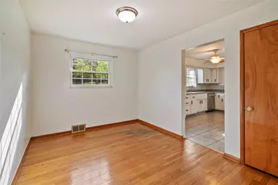 124 Clover Dr, Center Township, PA 15061 - Photo 10