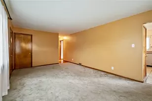 124 Clover Dr, Center Township, PA 15061 - Photo 6