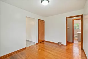 124 Clover Dr, Center Township, PA 15061 - Photo 12