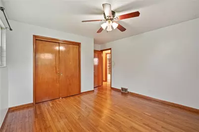 124 Clover Dr, Center Township, PA 15061 - Photo 18