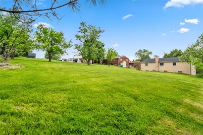 124 Clover Dr, Center Township, PA 15061 - Photo 26