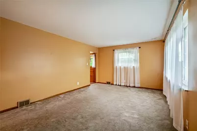 124 Clover Dr, Center Township, PA 15061 - Photo 4