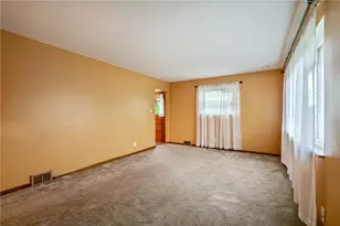 124 Clover Dr, Center Township, PA 15061 - Photo 4