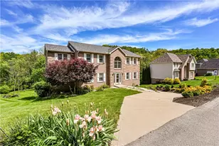 810 Stonebridge Dr, Hempfield Township, PA 15601 - Photo 2