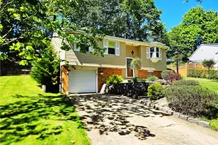 322 Chelsea Dr, Hempfield Township, PA 15601 - Photo 2