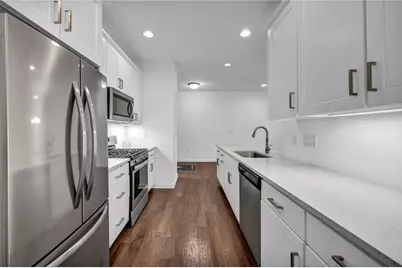 2013 Cool Springs Dr, Bethel Park, PA 15234 - Photo 4