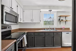 5885 Dalmatian Dr, Bethel Park, PA 15102 - Photo 14