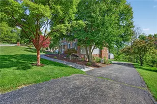 5885 Dalmatian Dr, Bethel Park, PA 15102 - Photo 4