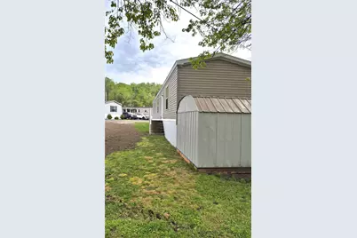 27 Manor Dr, Smith Township, PA 15019 - Photo 8
