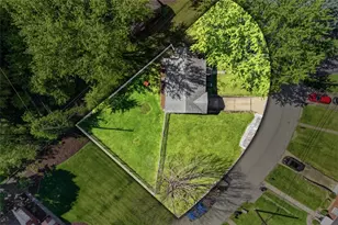 1012 Garden Pl, Pittsburgh, PA 15116 - Photo 2