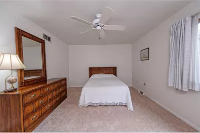 352 Hawthorn Ct, Ross Twp, PA 15237 - Photo 16