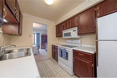 352 Hawthorn Ct, Ross Twp, PA 15237 - Photo 8