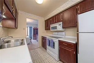 352 Hawthorn Ct, Ross Twp, PA 15237 - Photo 8