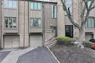 352 Hawthorn Ct, Ross Twp, PA 15237 - Photo 1