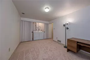 352 Hawthorn Ct, Ross Twp, PA 15237 - Photo 20