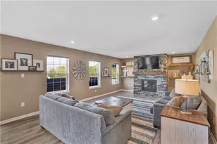 117 Hawthorne Dr, Connoquenessing Boro, PA 16033 - Photo 8