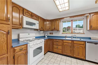 126 Bellpark Drive, Ross Twp, PA 15229 - Photo 10