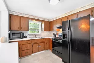 4 Meadowcrest Dr, Cecil, PA 15321 - Photo 12