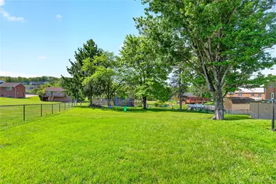 4 Meadowcrest Dr, Cecil, PA 15321 - Photo 34