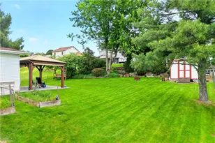 445 Lexington Dr, Hempfield Township, PA 15601 - Photo 4