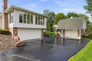 215 Edgewood Dr, Buffalo Township, PA 16055 - Photo 2