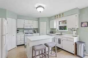 301 Holly Ridge Dr, Pittsburgh, PA 15116 - Photo 4