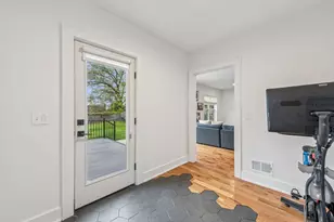 244 Hazel Dr, Pittsburgh, PA 15228 - Photo 16