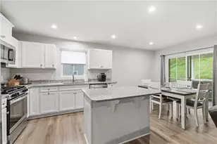 134 Olivia Dr, Center Township, PA 15061 - Photo 12