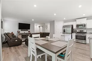 134 Olivia Dr, Center Township, PA 15061 - Photo 10