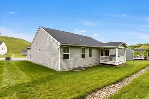 134 Olivia Dr, Center Township, PA 15061 - Photo 28
