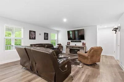 134 Olivia Dr, Center Township, PA 15061 - Photo 8