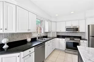 1818 Foxcroft Ln, Pittsburgh, PA 15101 - Photo 4