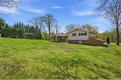 1908 Memorial Dr, Farrell, PA 16121 - Photo 4