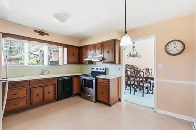 1908 Memorial Dr, Farrell, PA 16121 - Photo 12