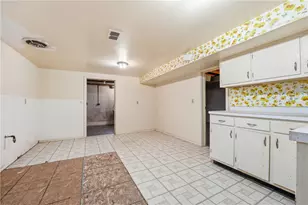1908 Memorial Dr, Farrell, PA 16121 - Photo 26