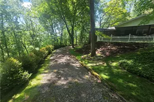 117 McGinnis Ln, Hempfield Township, PA 15672 - Photo 4