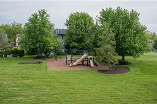 647 Sunset Cir, Cranberry Township, PA 16066 - Photo 14