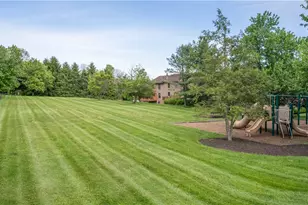 647 Sunset Cir, Cranberry Township, PA 16066 - Photo 16