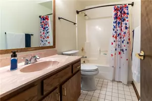 647 Sunset Cir, Cranberry Township, PA 16066 - Photo 10