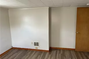 332 Quay St, Vandergrift, PA 15629 - Photo 6