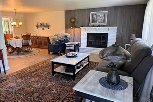 405 Peters Dr, Pittsburgh, PA 15116 - Photo 4