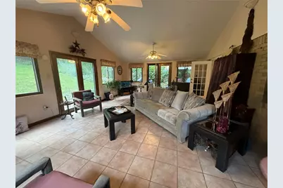 405 Peters Dr, Pittsburgh, PA 15116 - Photo 16