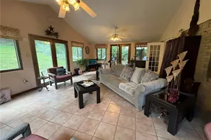 405 Peters Dr, Pittsburgh, PA 15116 - Photo 16