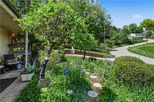405 Peters Dr, Pittsburgh, PA 15116 - Photo 4
