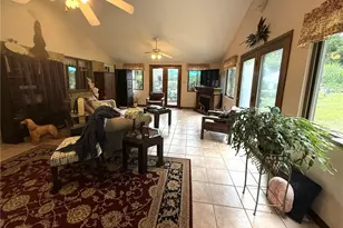 405 Peters Dr, Pittsburgh, PA 15116 - Photo 14