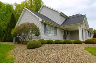 2018 Lori Ln, Hermitage, PA 16148 - Photo 4