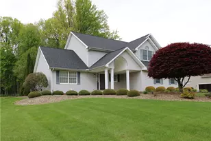 2018 Lori Ln, Hermitage, PA 16148 - Photo 2