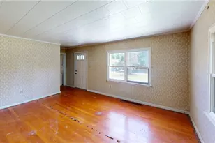 140 Evergreen Dr, Center Township, PA 15001 - Photo 6