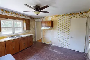 140 Evergreen Dr, Center Township, PA 15001 - Photo 8
